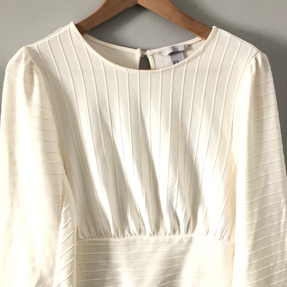 2/20 - | H&M | Puffy sleeve blouse - Picture 4 of 11